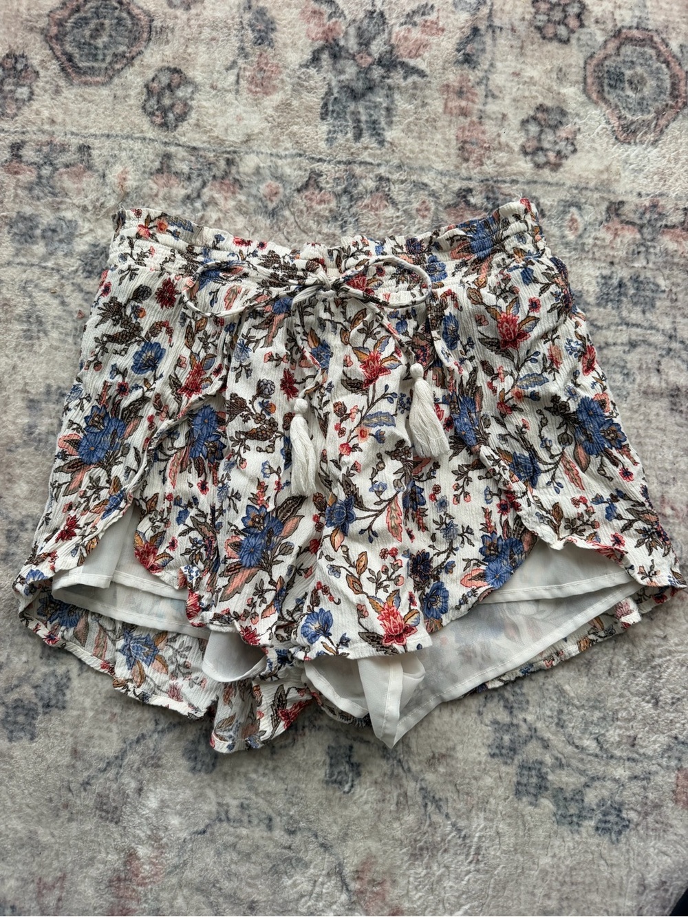 American Eagle tulip shorts